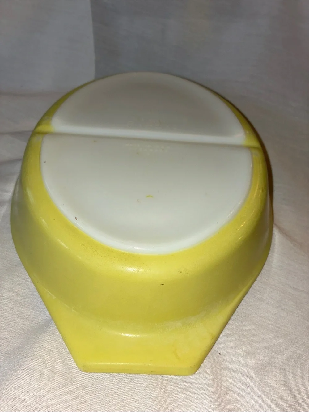Vintage Yellow 1 1/2 Quart Divided Pyrex.